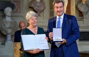 Foto Verleihung Maximilianspreis an Erika von Mutius